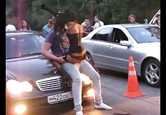 Um homem ajuda loira se masturbar com uma lesbicas putaria menina que impressionante