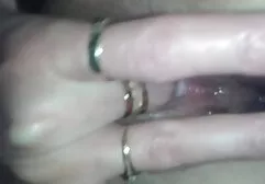 Uma loira sexy é fodida suruba em despedida de solteira em todas as máquinas caça-níqueis com três pessoas.