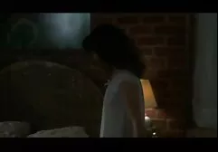 Menina brincando com um membro sexo e putaria no carnaval