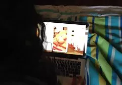 Duas idosas porra uma jovem cara vídeo pornô em cabaré