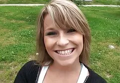 Linda menina brincou em site para putaria casa pornô