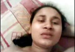 O carnaval de salão pornô cara faz gozada na buceta molhada de uma garota satisfeita