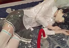Um homem putinha velha que tem experiência para dar aos jovens um muito belo pornô
