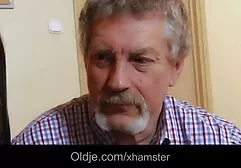 Duas mulheres jovens fazem sexo videos putinha com uma mulher ao mesmo tempo
