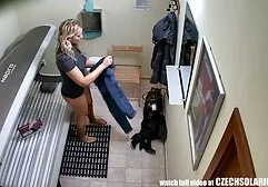 Loira suculenta estuprada no putasdeluxo sofá