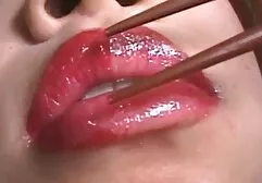 Mulher madura mostrando peitos e vagina para o jovem amigo videos de sexo so putaria